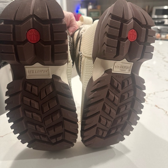 Hunter Cream and Brown Winter Boots - Picture 11 of 11